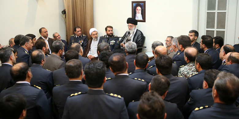 رهبر انقلاب اسلامی در دیدار فرماندهان قرارگاه پدافند هوایی خاتم الانبیا(ص):
